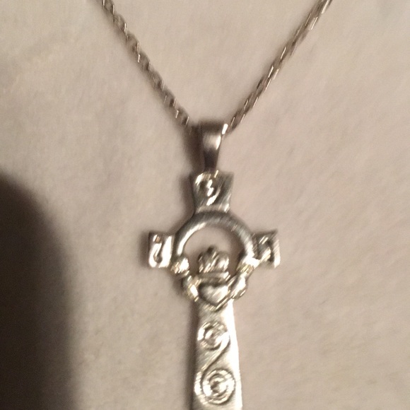 Cross Claddagh Newgrange sterling 925 Ireland - Picture 1 of 1